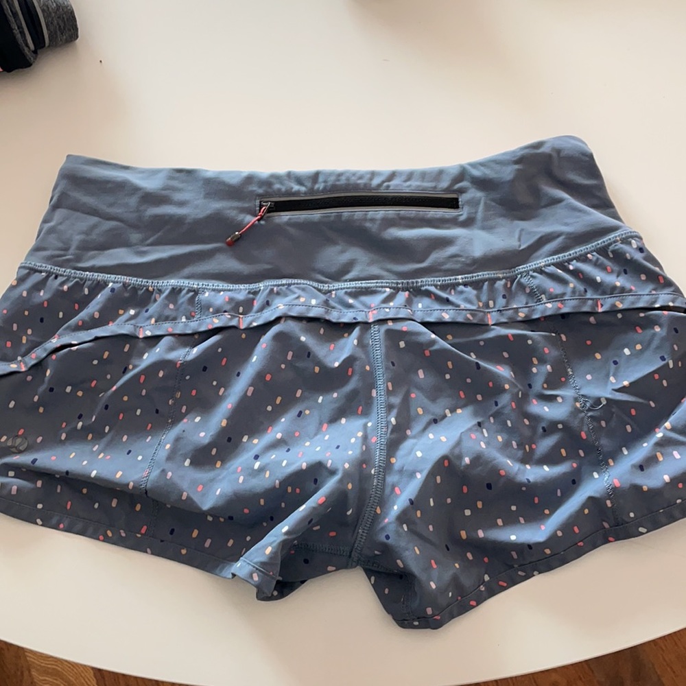 Lululemon Grey Pattern Running Shorts Size 6 - image 2